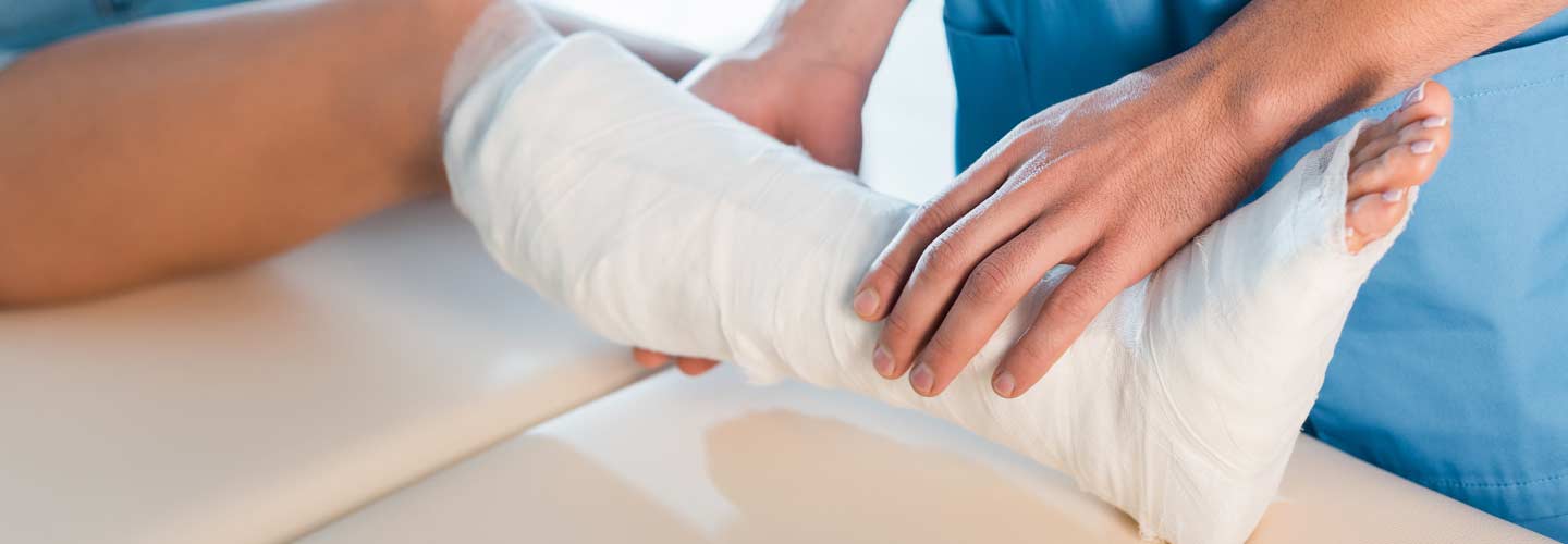 Patient's leg wrapped in bandages | Picture used for Glasheen, Valles & Inderman Injury Lawyers | Workers' Compensation vs. FMLA Attorney Page